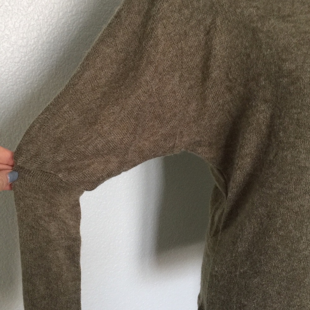 NWT Batwing Long-Sleeve Green Off Shoulder Sweater - Picture 7 of 8